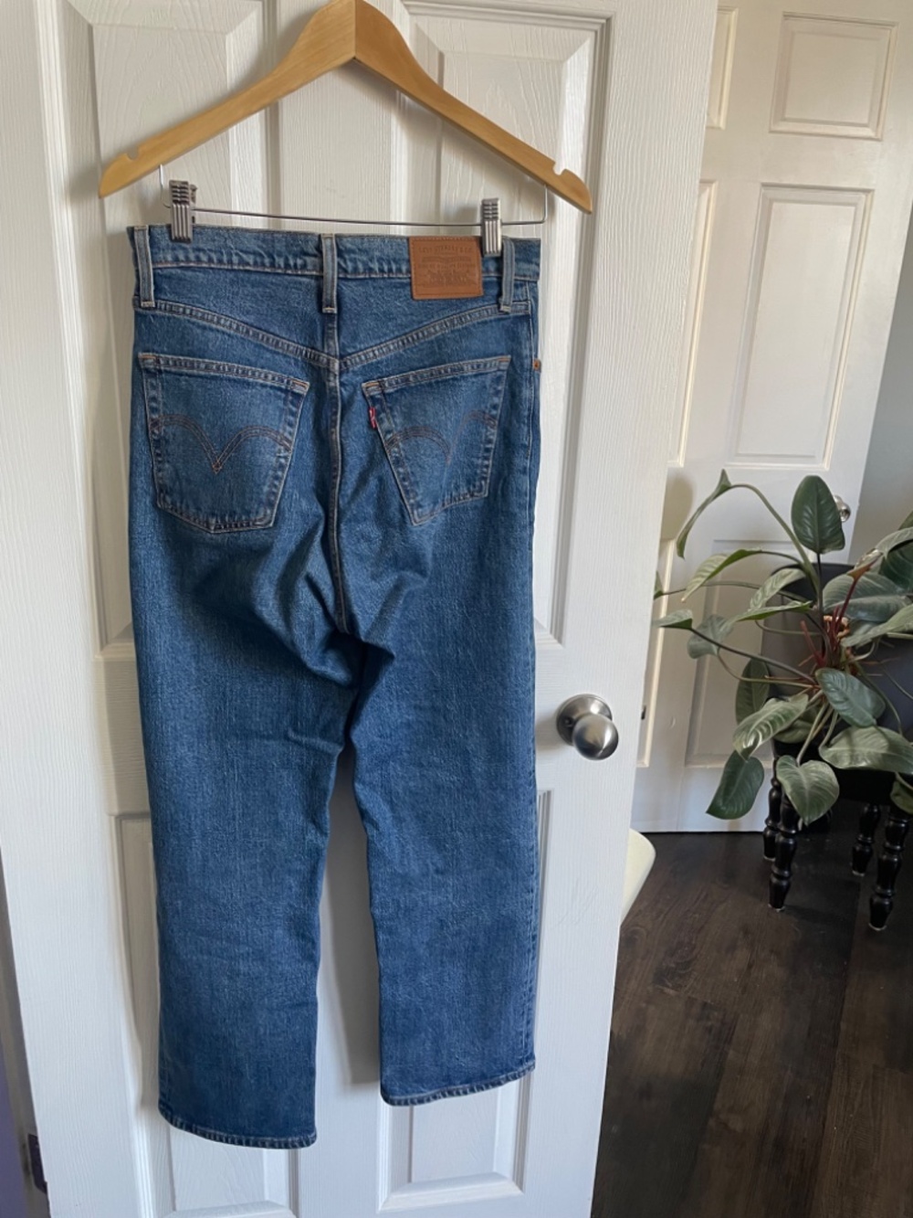 Levi’s Ribcage Straight - Picture 2 of 3